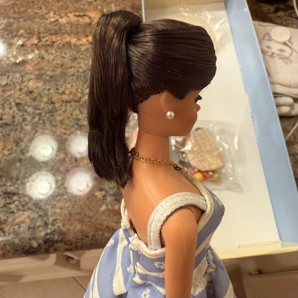 Barbie Suburban Shopper Doll - Picture 4 of 12